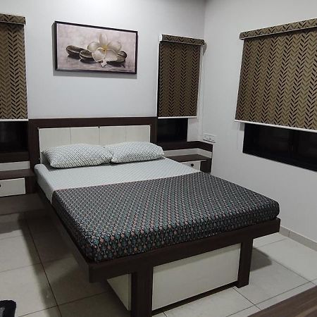 "Go Desert" Homestay Bhuj Buitenkant foto