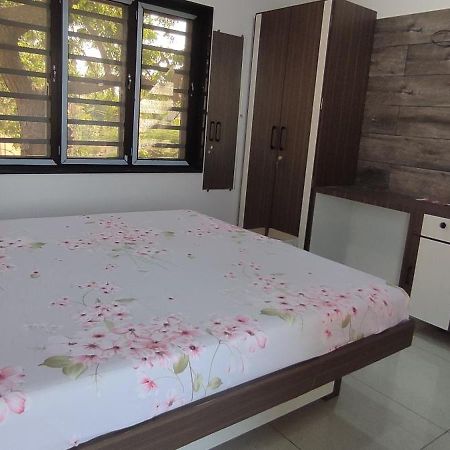 "Go Desert" Homestay Bhuj Buitenkant foto