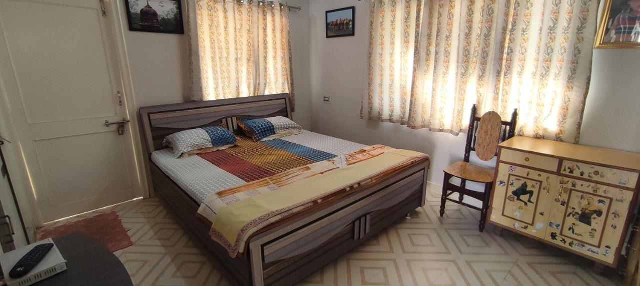 "Go Desert" Homestay Bhuj Buitenkant foto
