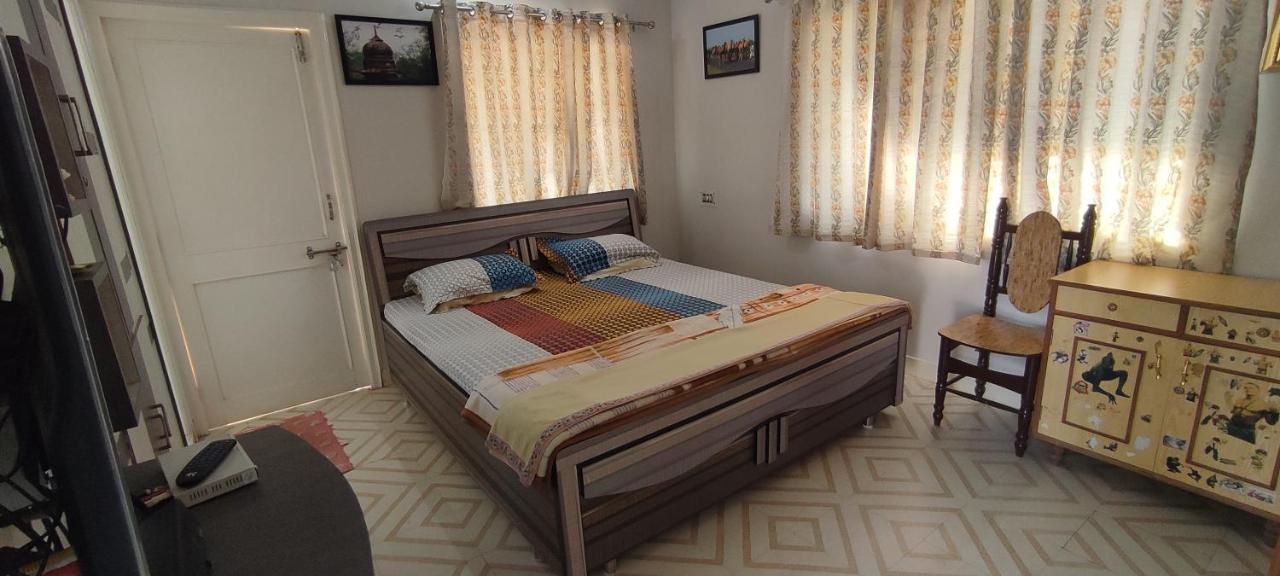 "Go Desert" Homestay Bhuj Buitenkant foto